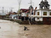 Flood threat displaces over 13,000 in Valley