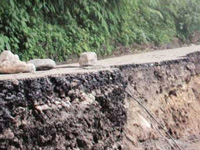 Fresh landslide cuts off Darjeeling-Mirik road link