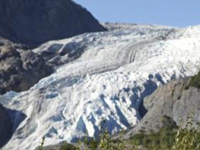 Obama tours glacier to highlight march of climate change