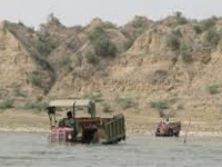 Illegal mining continues on Beas riverbed